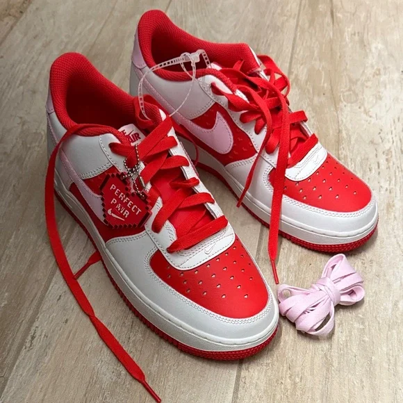 Nike Valentine’s Day Red and White Sneakers size 7Y brand new - Picture 2 of 12